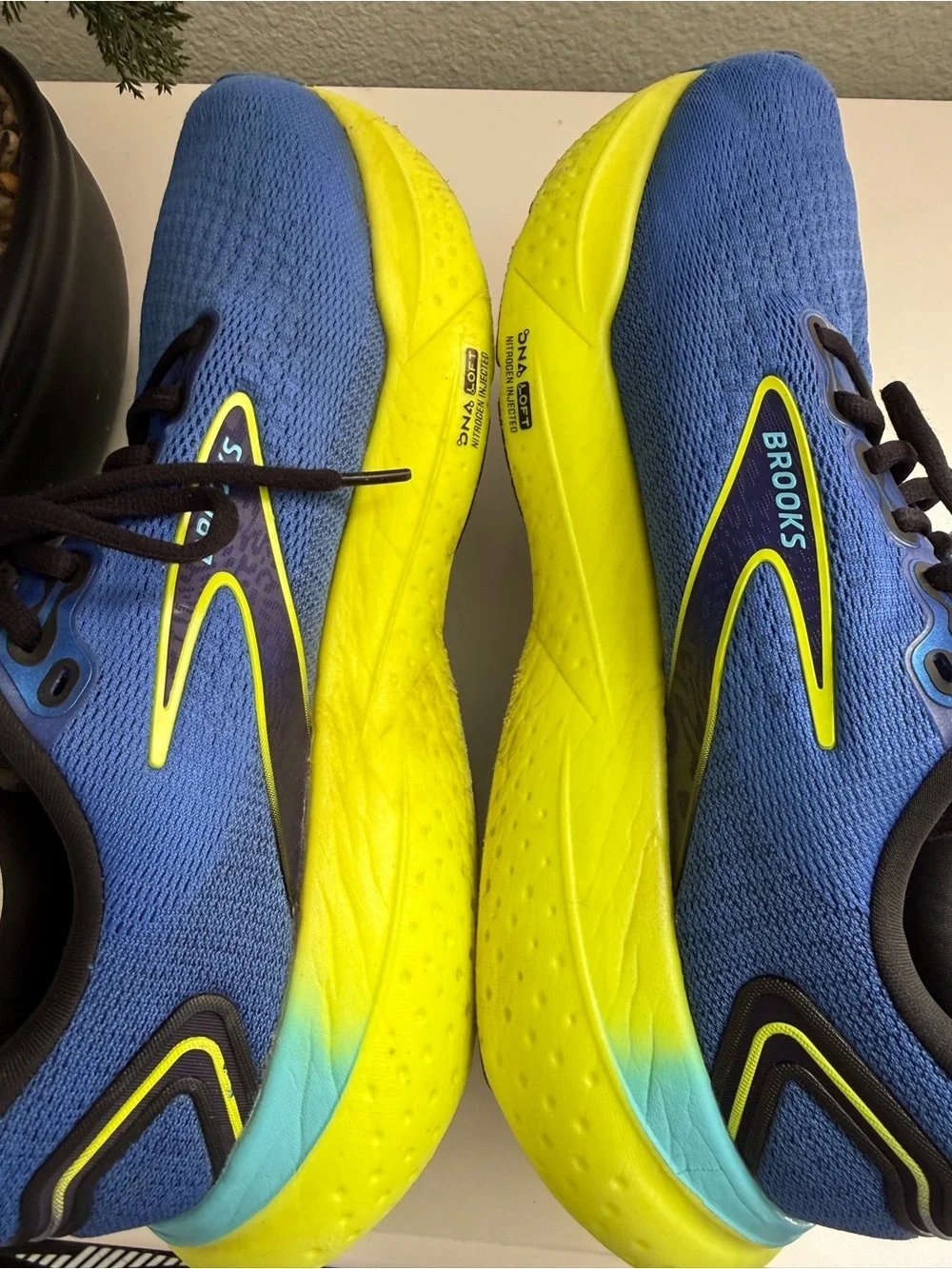 Brooks Glycerin 21  Men size 10 Blue and Neon Yellow Running Shoes